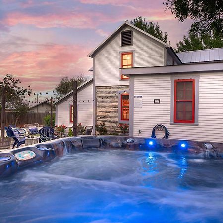 Вилла Katarina Haus - Hot Tub & Fire Pit Фредериксберг Экстерьер фото