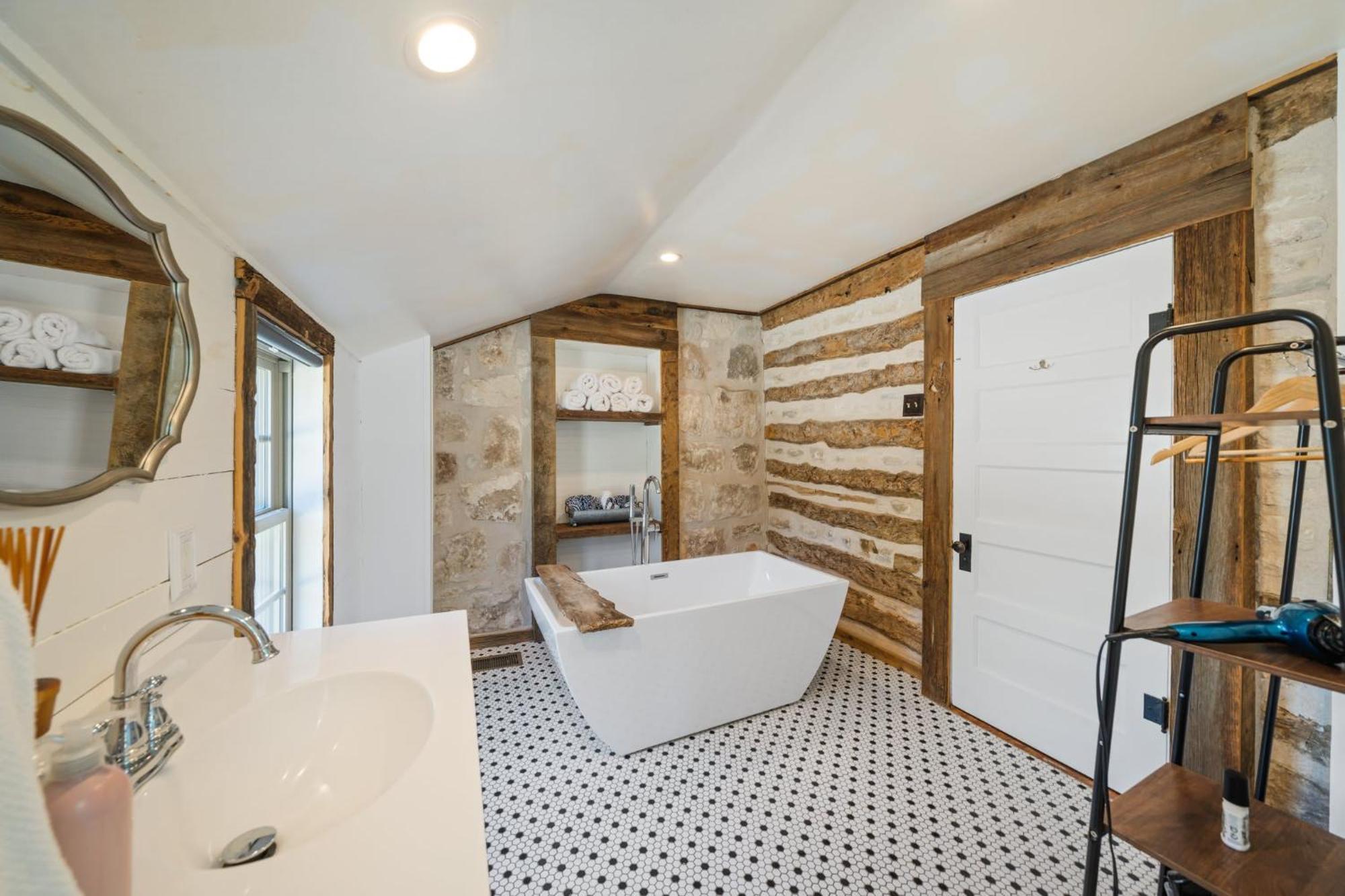 Вилла Katarina Haus - Hot Tub & Fire Pit Фредериксберг Экстерьер фото