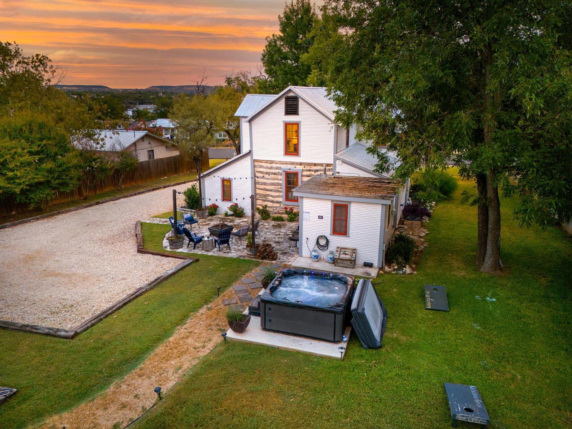 Вилла Katarina Haus - Hot Tub & Fire Pit Фредериксберг Экстерьер фото